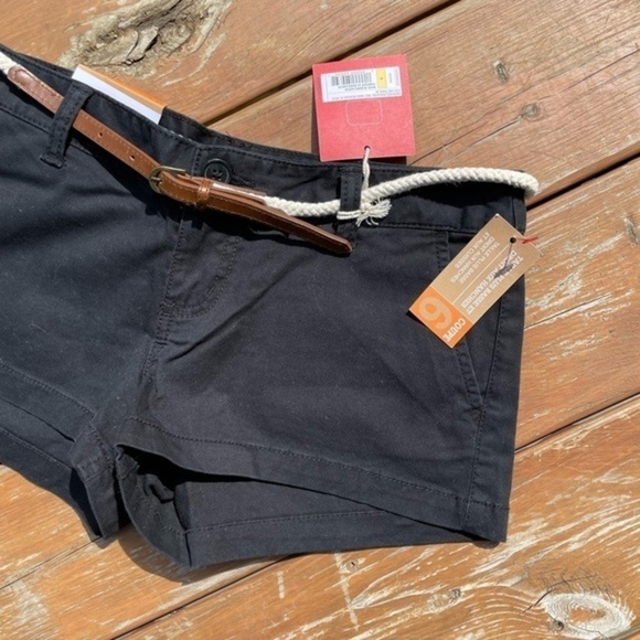 New Navy Shorts With Belt - Picture 3 of 11